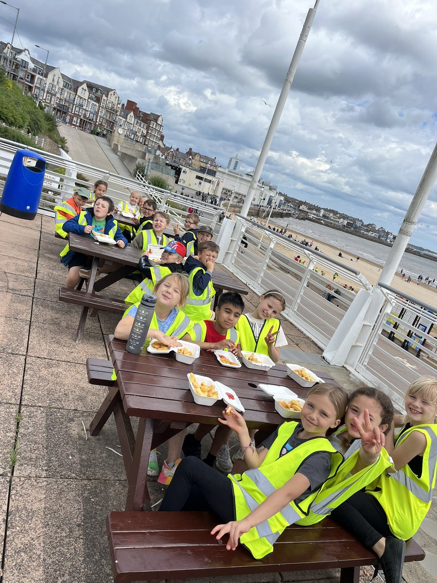 mrs_normington's tweet photo. ITS FISH &amp; CHIP TIME 🐠🍟 
@BoothferryPS @MrsConstableBPS @MrsBullockBPS @MissEWilson25 @Mrskhornshaw @BoothferryFrnds https://t.co/WshRW4SWw1