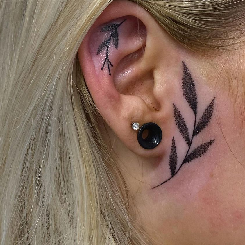 opaltattoost's tweet photo. Theres something about small delicate ear tattoos that i love! @lovefromkaylah 🖤 thankyou for letting me do this 😍 #smalltattoos #eartattoos #leaves #dotwork #uktta https://t.co/fEnoj76ggd