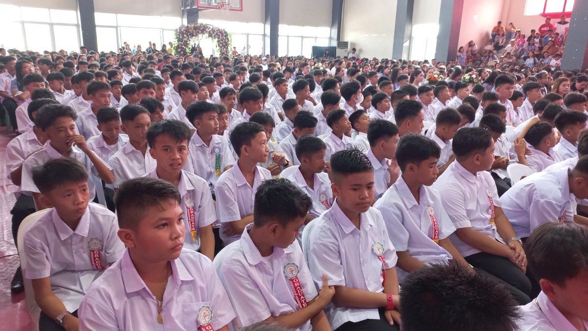 c_singsing's tweet photo. Our duty as floor directors is to assure the smooth and organized flow of the program. Indeed, we did and achieved it! This is because of the guidance of the Lord and the people who helped us in this endeavor. Kudos, and God bless us all.

#2023MassGraduation
#BalayanEast https://t.co/Za3AZsmHrZ