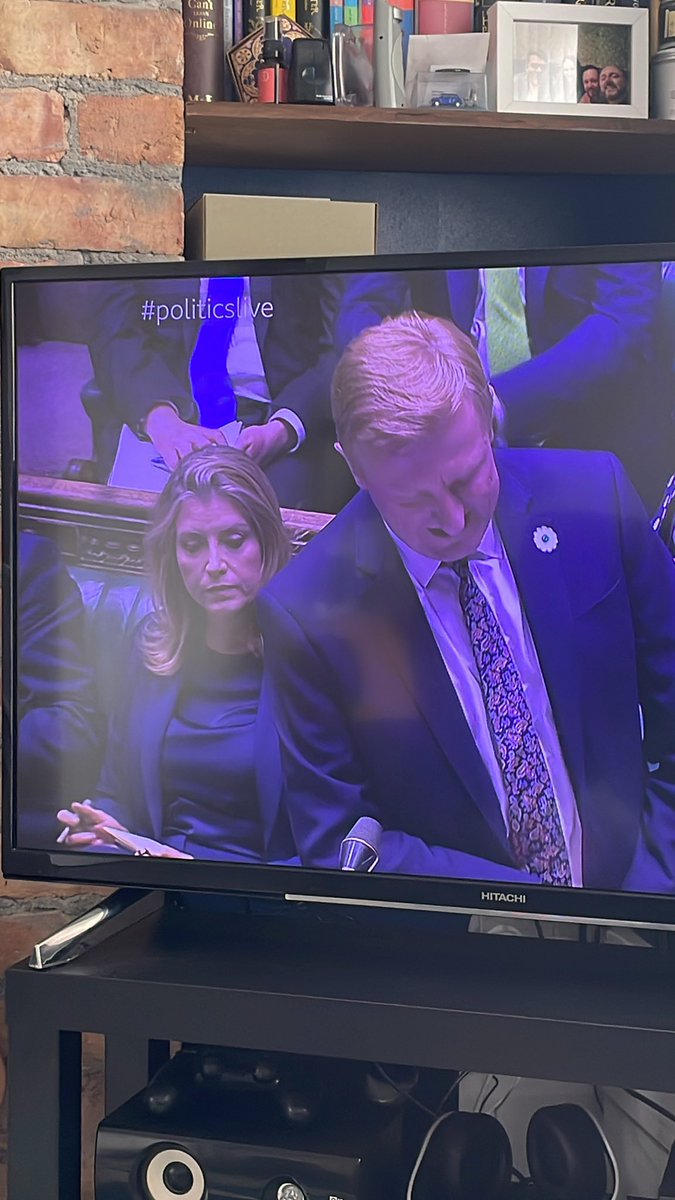 Moconnor834's tweet photo. Anyone else picking up on Penny Mordant’s seemingly general malaise and aloofness? Compared to the nodding dogs to the right it’s night and day in terms of enthusiasm… potentially done with the Tories too? #PoliticsLive #PMQs #Westminster https://t.co/fU3QWTpUFF