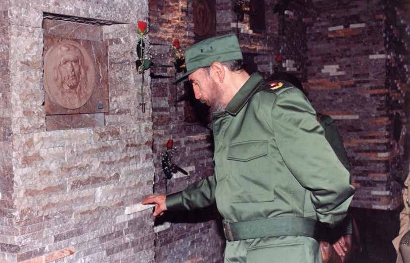 ECASAVaradero's tweet photo. 🇨🇺 Efemeride del dia. 
El 12 de julio de 1997 - Llegan a Cuba los restos del comandante Ernesto Che Guevara y sus compañeros. #CubaViveEnSuHistoria #TenemosMemoria #MatancerosEnVictoria #GloriaEterna https://t.co/2Cs7mV8sER