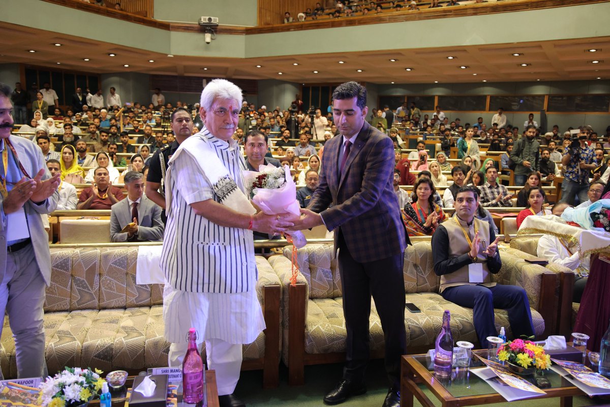 JKTRINSTITUTE's tweet photo. Hon'ble Lieutenant Governor J&amp;K @OfficeOfLGJandK Sh. Manoj Sinha @manojsinha_ graced the occasion as Chief Guest on the inaugural day of National Tribal Festival at Srinagar @listenshahid https://t.co/TqLgiamrBQ
