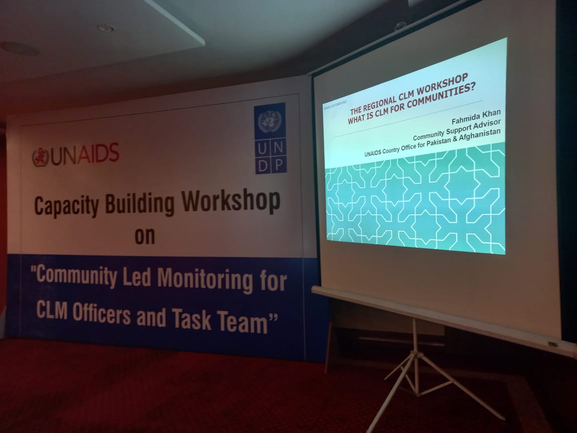 UNDP_Pakistan's tweet photo. #UNDPinPakistan &amp; @UNAIDS_Pakistan launched a first ever community-led monitoring system for #HIV Prevention Programming in 🇵🇰.

The system will ensure accountability &amp; support communities to monitor quality of service delivery, identify issues, &amp; coordinate w/ stakeholders. https://t.co/oiMBs0uAmX