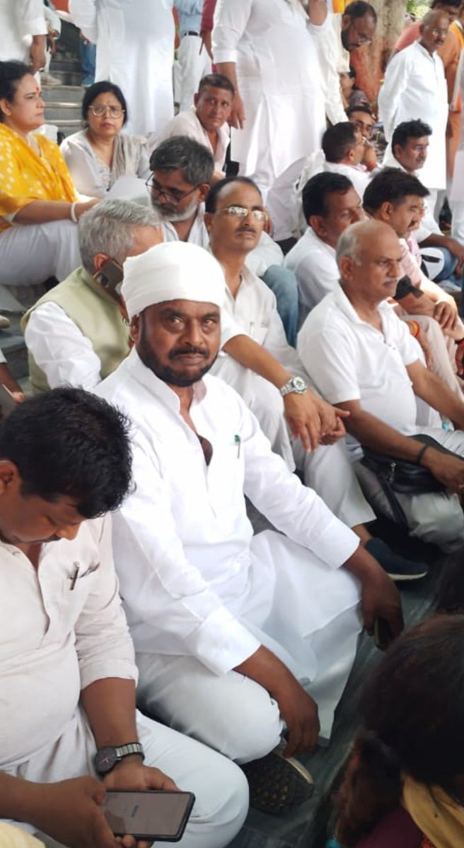 Inc_devendra's tweet photo. @RahulGandhi राहुल गांधी जी की  संसद सदस्यता समाप्त किए जाने के विरोध स्वरूप  शहीद स्मारक लखनऊ  में एक दिवसीय मौन सत्याग्रह में शामिल हुआ। https://t.co/R7uCX7TRQa