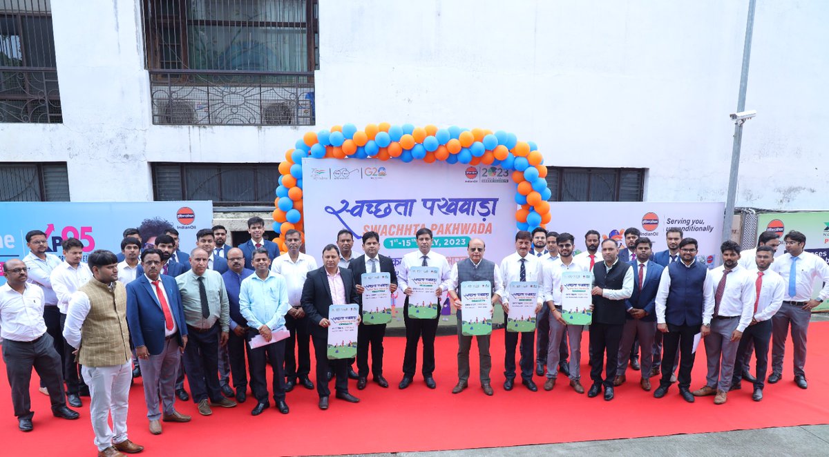 ioclupso2's tweet photo. Sh Shyam Bohra, ED &amp; SH, UPSO-II  planted a tree &amp; administered pledge under #SwachhataPakhwada2023 &amp; #VanMahotsavWeek at Bareilly DO
@ChairmanIOCL 
@DirMktg_iocl 
@Bohrashyam2 
@IndianOilcl 
@IndianOil_Delhi 
@ioclupso2 https://t.co/cRyCUovzzY