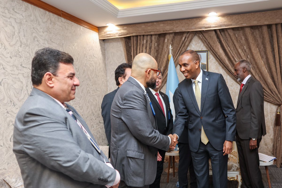 ARahmanMustaf's tweet photo. @SomaliPM H.E. @HamzaAbdiBarre has received today in his office a delegation from the #WFDP, led by the president of the organization @Ekramy_Elzaghat.
Both sides discussed during the meeting number of important issues, such as; Socio-economic development, Climate change & other https://t.co/GYiqckkxhL