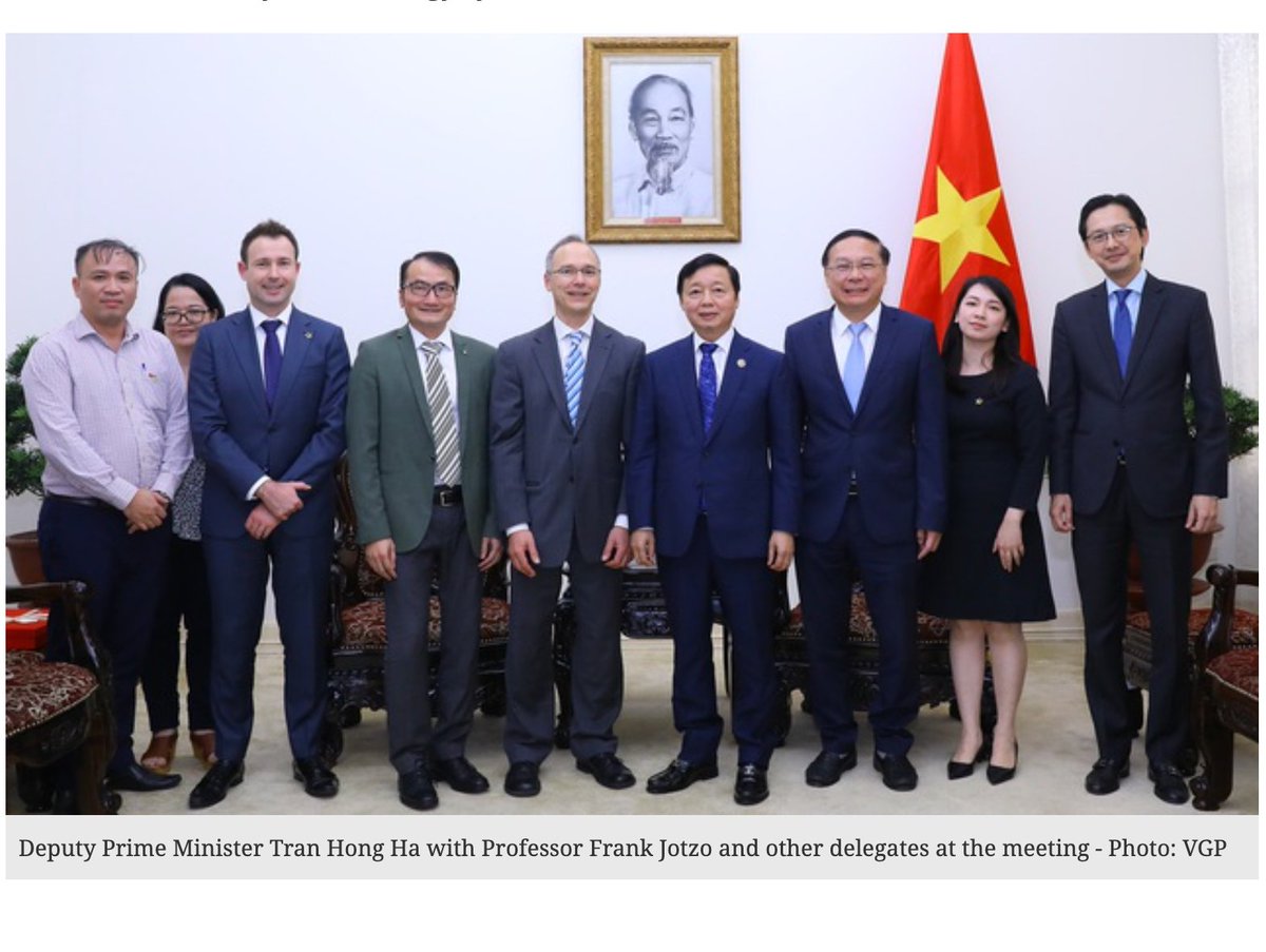 In Hanoi for high level conversations about energy transition incl options for Vietnam to achieve its goal of a shift to clean energy. A very fruitful meeting with the Deputy PM Tran Hong Ha.  
english.vov.vn/en/politics/di…
baochinhphu.vn/cac-chuyen-gia…
@ANU_ICEDS
@ANUCrawford
@donamthang09