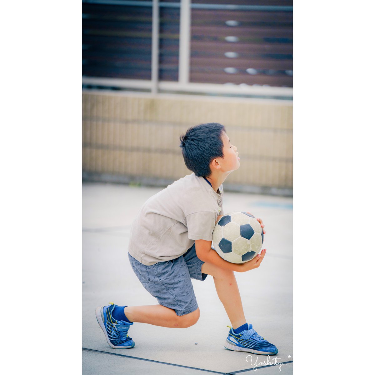 長男、サッカーボールと
戯れるの巻𓂃⚽️𓈒𓏸·͜·
 #サッカー  #soccer
 #ナイス  #キャッチ #ボール
 #兄弟育児  #お兄ちゃん
 #kidsphotography 
 #kidsphotoshoot 
 #子どもの日常をもっと写真に 
 #写真好きな人と繋がりたい 
 #ファインダー越しの私の世界 
 #これソニーで撮りました