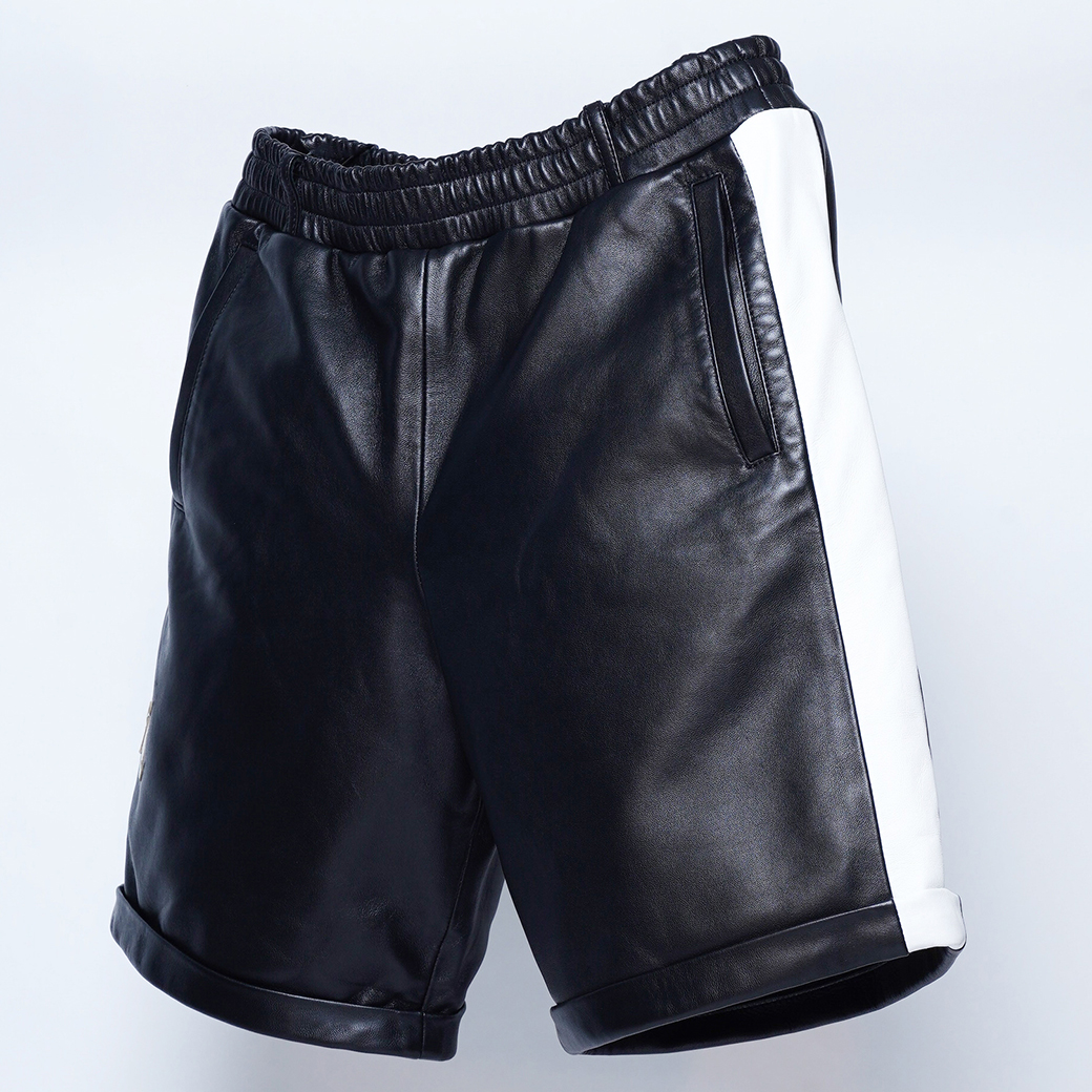 AY_ONLINE_'s tweet photo. ▶︎▶︎▶︎BECOME TREE 新作通常販売スタート

7月14日（金）12時より、「BLACK/SHEEP SKIN HALF」の通常販売をAY online上で開始致しました。
（なくなり次第販売終了）

SHOP in SHOPではこのあと14時から販売致します。

https://t.co/0oNasMub6N https://t.co/aQPzGTDh9t