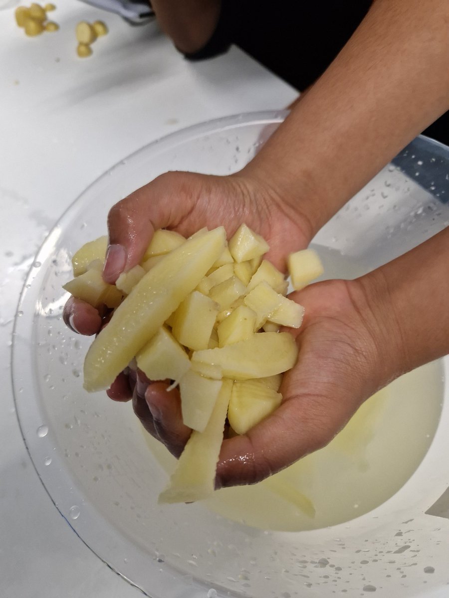 LozellsHR's tweet photo. There's nothing like growing your own potatoes and then preparing them to eat! We're going to have chips, mashed potato, diced potato and boiled potato! @LozellsPrimary #eatwhatyougrow https://t.co/L7j3y9noem