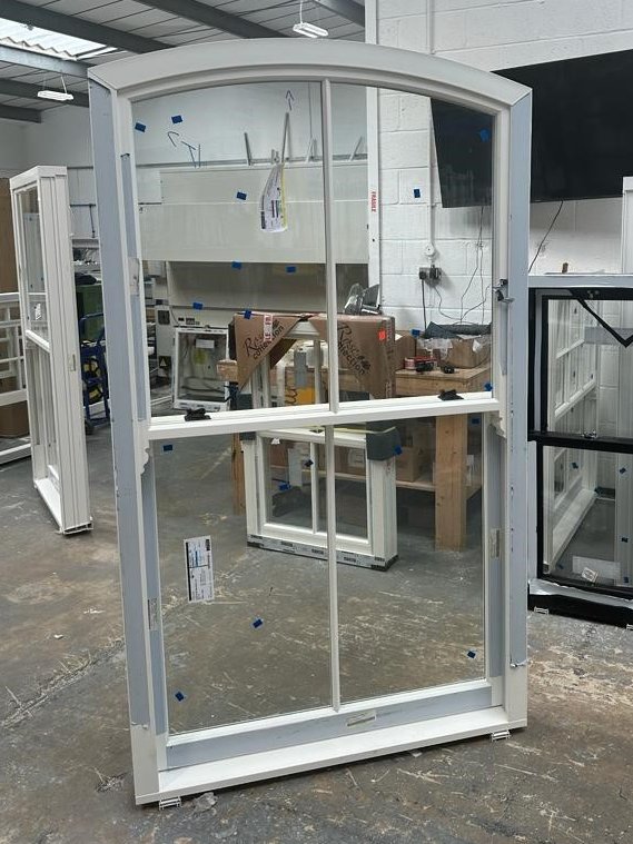 RoseviewWindows's tweet image. Spotted! A couple of the Seahorse horn jobs going through the factory this week. One with an arched head and another with a clear tramline on satin glass, ft Mario, one of our factory managers ✨🌊
