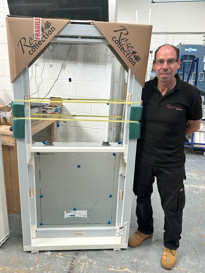 RoseviewWindows's tweet image. Spotted! A couple of the Seahorse horn jobs going through the factory this week. One with an arched head and another with a clear tramline on satin glass, ft Mario, one of our factory managers ✨🌊