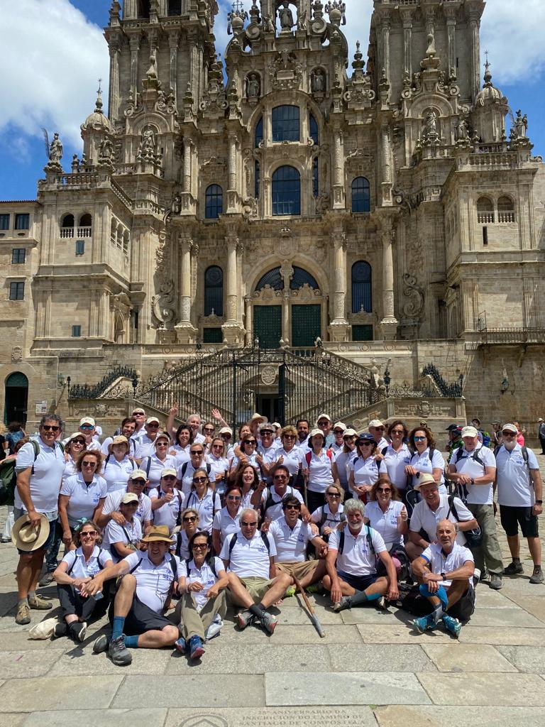 El #CaminoDeSantiago es mucho más que una ruta, es una experiencia de compañerismo y superación. Nuestros farmacéuticos de Bidafarma han demostrado que con determinación y trabajo en equipo se pueden lograr grandes metas.🚶‍♂️🚶‍♀️ ¡Felicidades a todos! #AhoraBidafarma #Compañerismo