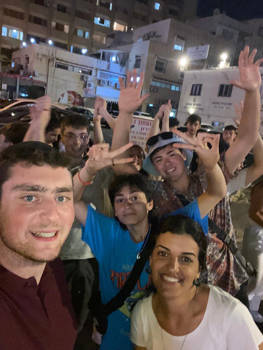 🖐🇮🇱 Tour Day 8 Highlights:
Took part in an Archaeological Excavation ⚒
Visited Ancient Peki'in
Beach Time 🏖