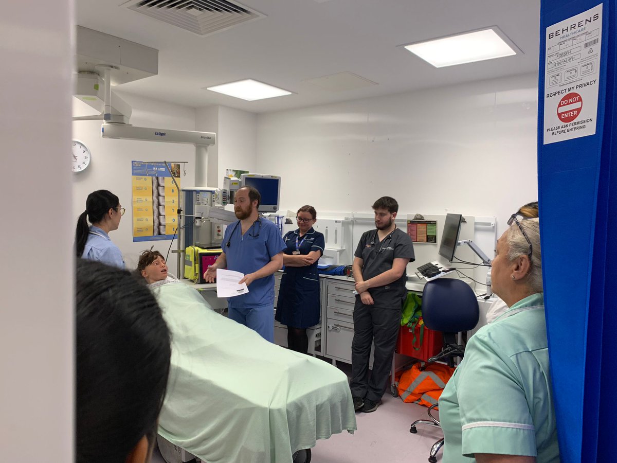 EmergencyDepar2's tweet photo. Big thank you to the Frailty team for your teaching session in the ED #mftfrailtyweek https://t.co/eVe2kS5Mtt