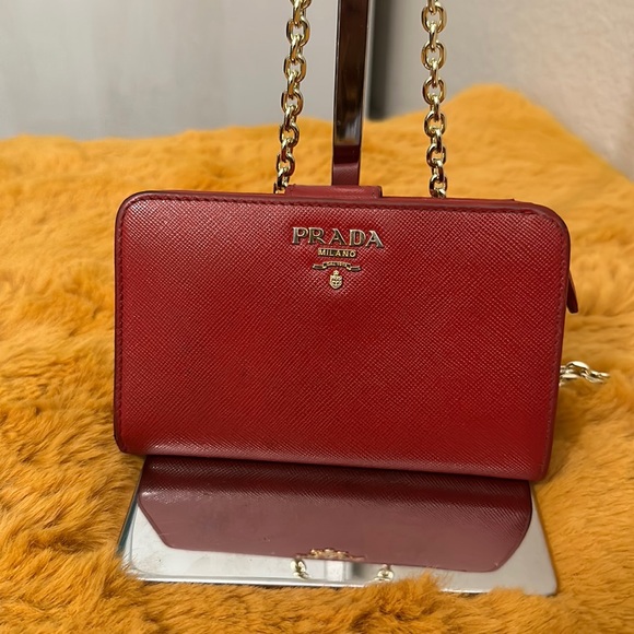 HenryWyatt's tweet photo. So good I had to share! Check out all the items I'm loving on @Poshmarkapp #poshmark #fashion #style #shopmycloset #prada: https://t.co/OhrS7f4WoT https://t.co/p0nG4ZX3ul