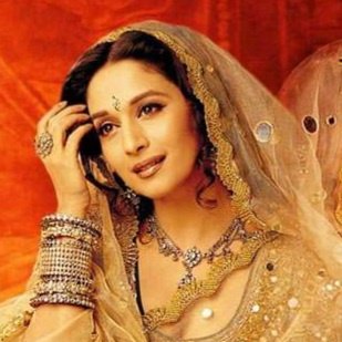 Anubhav99204909's tweet photo. Log toh Devdasi bhi Kehte Hain Humein! ICONIC #MadhuriDixit as #Chandramukhi #20YearsOfDevdas https://t.co/lOYYTJtn7M