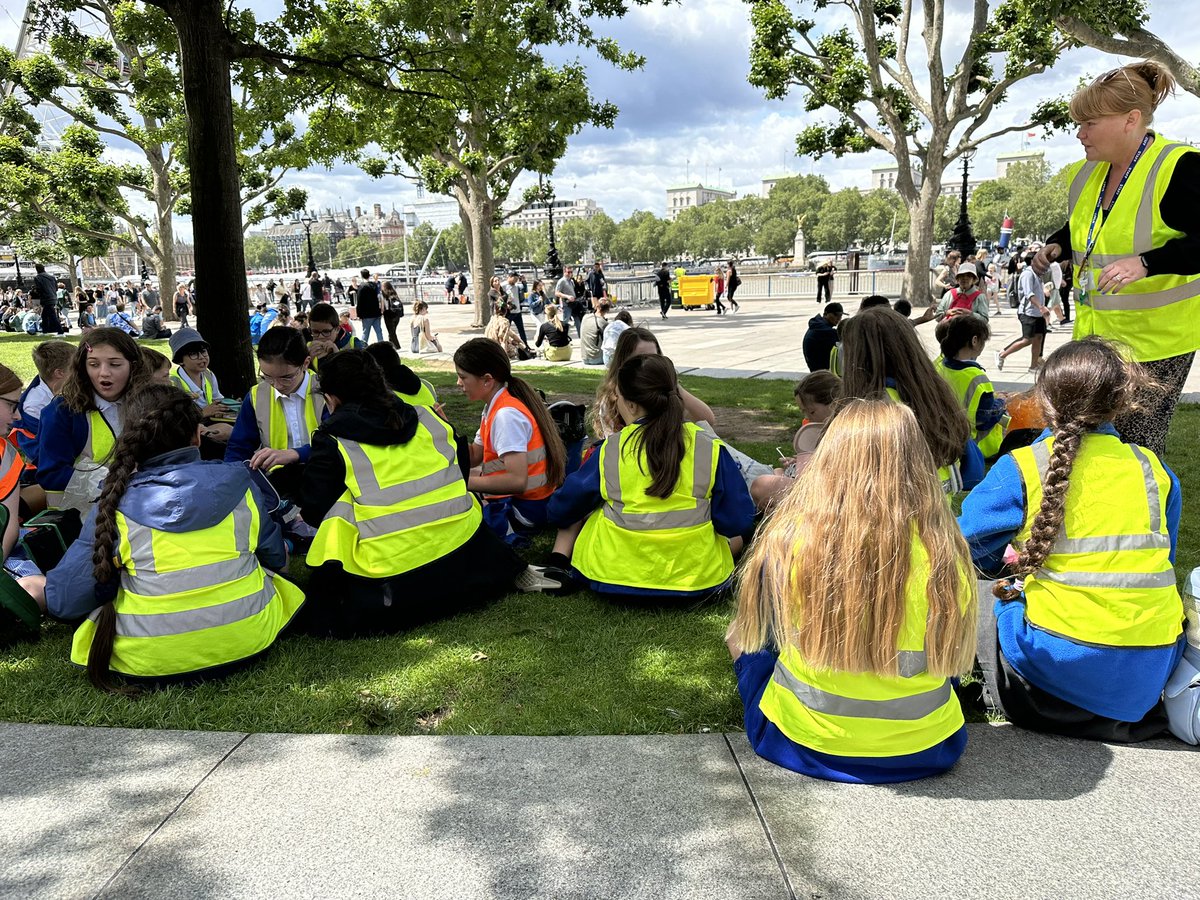 A spot of lunch in the sunshine before we head to <a href="/TheLondonEye/">The London Eye</a> <a href="/MissBThomas_/">Bryony Thomas</a> <a href="/kilpatrickDeb28/">mrsK28</a> <a href="/WroxhamSchool/">The Wroxham School</a>