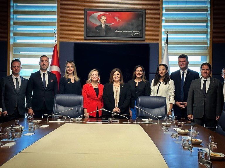 stselcan's tweet photo. Adalet Bakanlığı ve Barolar Birliği nezdinde meslek sorunlarının çözümü için Ankara’daki temaslarını sürdüren Tekirdağ Barosu Başkanımız Av. Egemen Gürcün ve Baro Yönetimimizle TBMM’de bir görüşme daha yaptık; avukatların sesine kulak verdiğimiz araştırma önerimiz hazır ☀️⚖️ https://t.co/BzzfdEnBSM