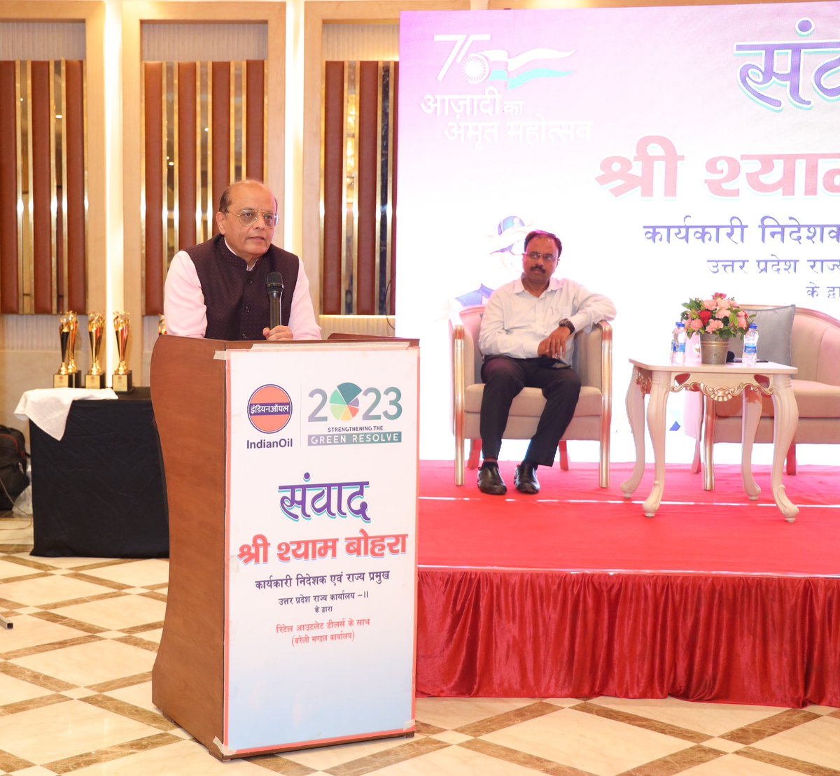 ioclupso2's tweet photo. Sharing his enriching experience Sh Shyam Bohra, ED &amp; SH, UPSO-II interacted with RO dealers of Bareilly DO in which he apprised them about the enormous business opportunities in the energy sector
@ChairmanIOCL 
@DirMktg_iocl 
@Bohrashyam2 
@IndianOilcl 
@IndianOil_Delhi https://t.co/BxYL8XWYGA