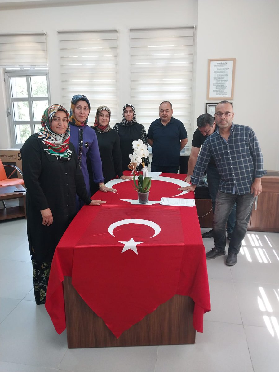 Deprem bölgeside olsa hayat devam etmek zorunda. kadroya geçen arkadaşlarımızın yemin törenini gerçekleştirdik. Arkadaşlarımız tebrik ediyor başarılar diliyoruz.