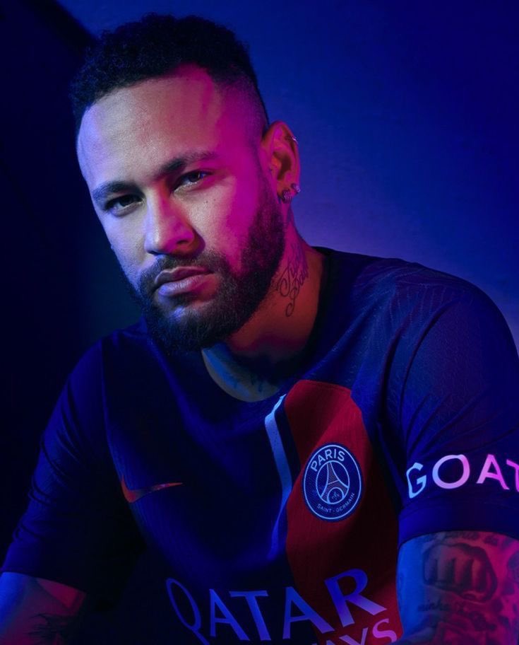 flowjvr's tweet photo. Vocês acham que essa temporada o Neymar vai ganhar finalmente a bola de ouro? https://t.co/8F069hIsFw