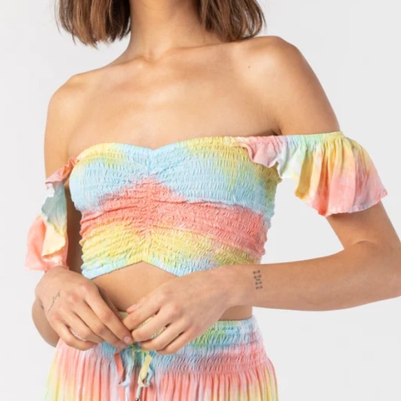 Abean40112's tweet photo. So good I had to share! Check out all the items I'm loving on @Poshmarkapp #poshmark #fashion #style #shopmycloset #tiarehawaii: https://t.co/gyspsYd10K https://t.co/YBfAmk73fG