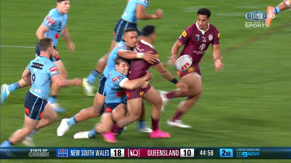 FOXNRL's tweet photo. It didn't cost NSW, but Queensland almost got away with one here...

Was this a blatant forward pass? 🤔

LIVE 👉 https://t.co/w1UmehXPkH https://t.co/cI2auGH0vk