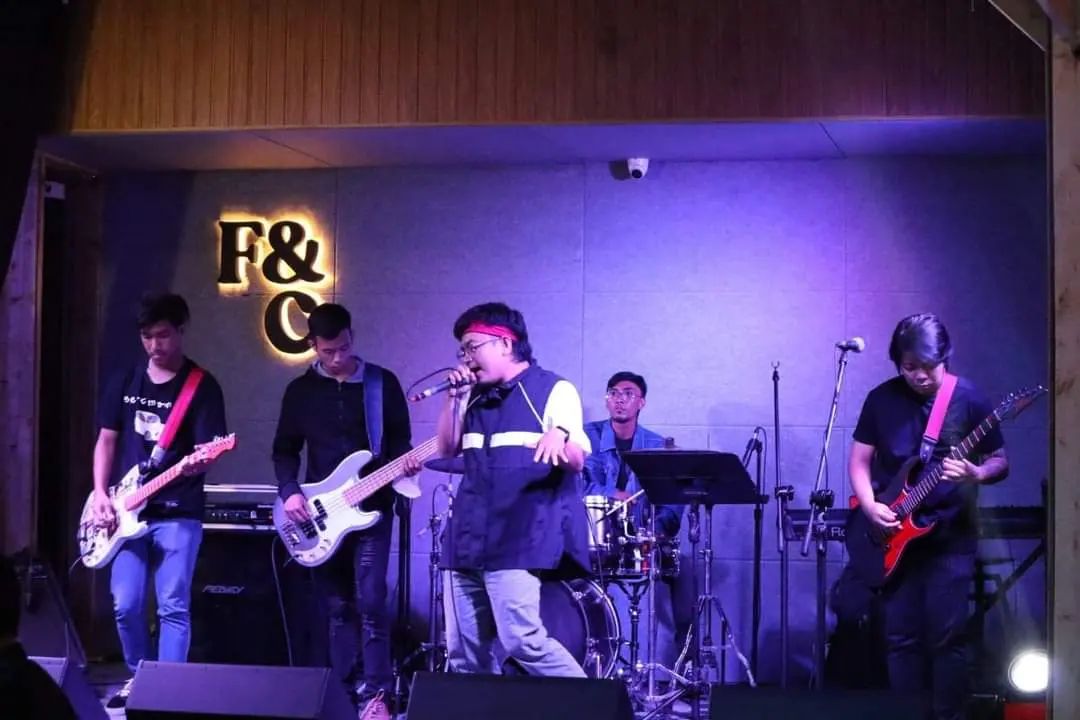 Jopot doing Wednesday dance’

🤣

Kamusta mates !! mag areglo kami bagong kanta .. 👌 parinig namin soon !