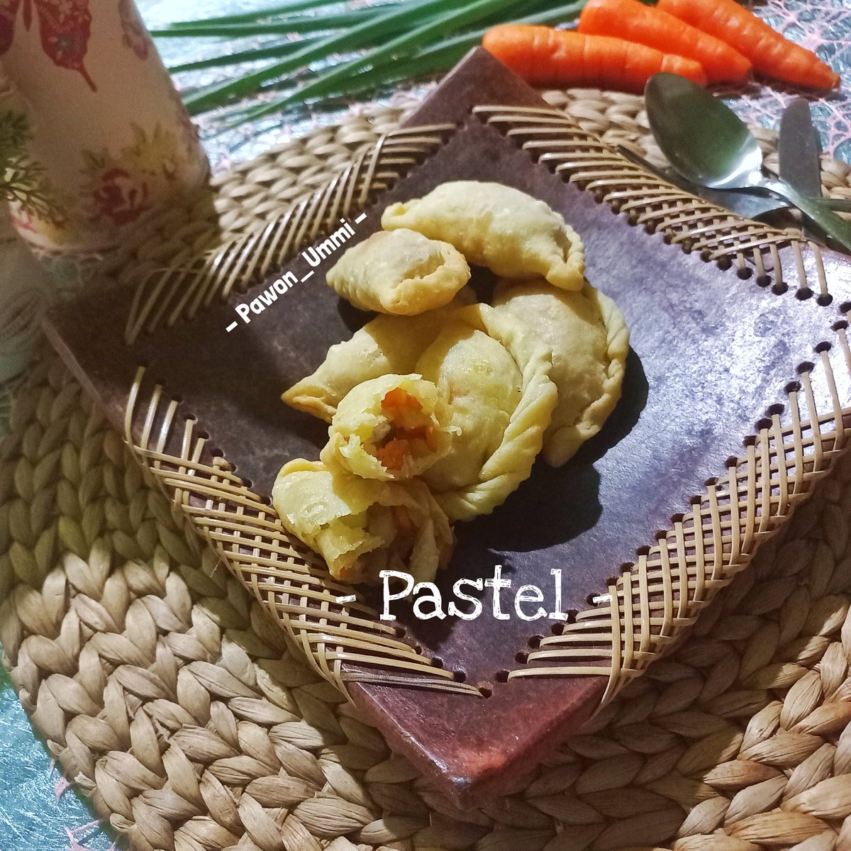 Hujan? Pingin ngemil, tapi malas bebikinannya?
Hayo dah cuss aja order PASTEL 
Dikemas ekonomis jadi ramah dikantong.
Masih ragu? Langsung intip aja di app Ijo "Dapur Ummi Twini"
gofood.link/a/J3y4GNh
Atau mau lgsg chat juga ok aja. wa.me/qr/2IT2FVOCIYD…
#banjarbarukuliner