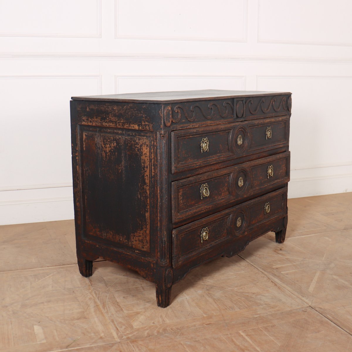 ArcadiaAntiques's tweet photo. 18th Century French painted oak commode with carved decoration. 1790.
Price: £3,450
https://t.co/JWpEFyHUrh
#FrenchPaintedCommodes #paintedoakcommodes #FrenchCommodes #antiques #vintage #furniture https://t.co/Lm8kHlGmjv