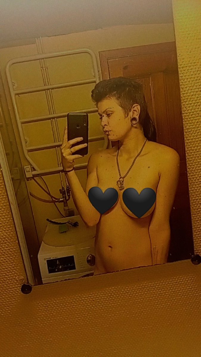 FindomCouple999's tweet photo. Selling content, dm me 🥰
#sellingcontent #nsfw https://t.co/hcCLyoyuXS