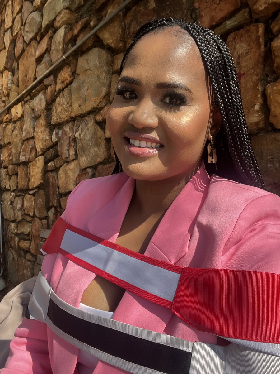 PearlMashoene's tweet photo. A masters graduate!! https://t.co/0cAcie7iZm