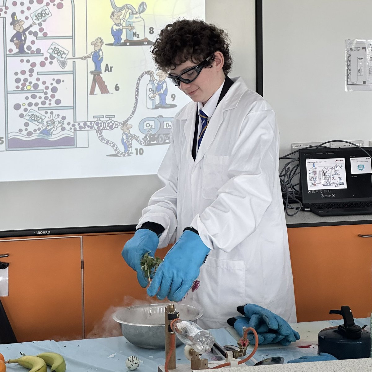 The <a href="/IChemE/">IChemE</a> <a href="/boconline/">BOConline</a> delivering a fantastic Secret World of Gases interactive demo as part of the Engineering Extravaganza <a href="/sheffhallamuni/">Sheffield Hallam University</a>.

Students from <a href="/WalesHigh/">Wales High School</a> getting involved in the experiments.

#EngExSY #inspiringfutureengineers #chemicalengineering #scienceofgases