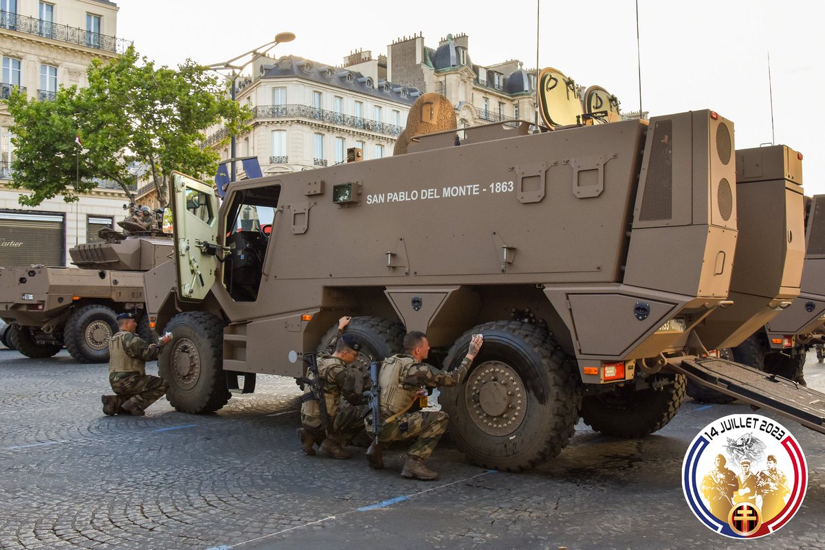 1RCA_canjuers's tweet image. #FeteNationale 🇫🇷 Pas de défilé à Paris pour le #1erRCA cette année ! Les chasseurs d'Afrique défileront à pied à Draguignan demain soir et le GRIFFON "San Pablo" sera à Marseille le #14Juillet, accompagné d'autres blindés de l'@armeedeterre. Venez nous voir ! #SoldatsDeFrance