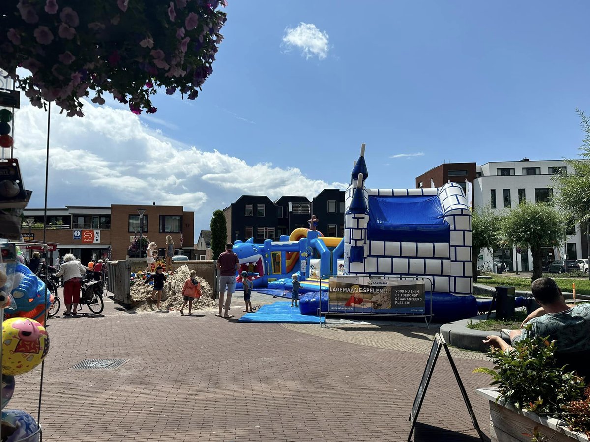 GradusDijkman's tweet photo. Erg leuk inactief van Lagemaat uit #Heerde op het van Pollplein in Wapenveld #zandbak #springkussen https://t.co/oK8IBft0Ke