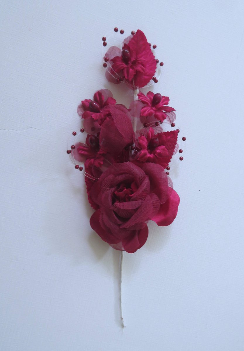 overallbeauty's tweet photo. Dark Red Artificial Rose - With 1 Rose Bud - Along with 5 Flowers with Wire Stems for Card Creating / Scrapbooking / DIY Wedding https://t.co/KCKPQP2iij #VintageKMMSDelights #Etsy #MixedMediaWork https://t.co/QM55CccRlc