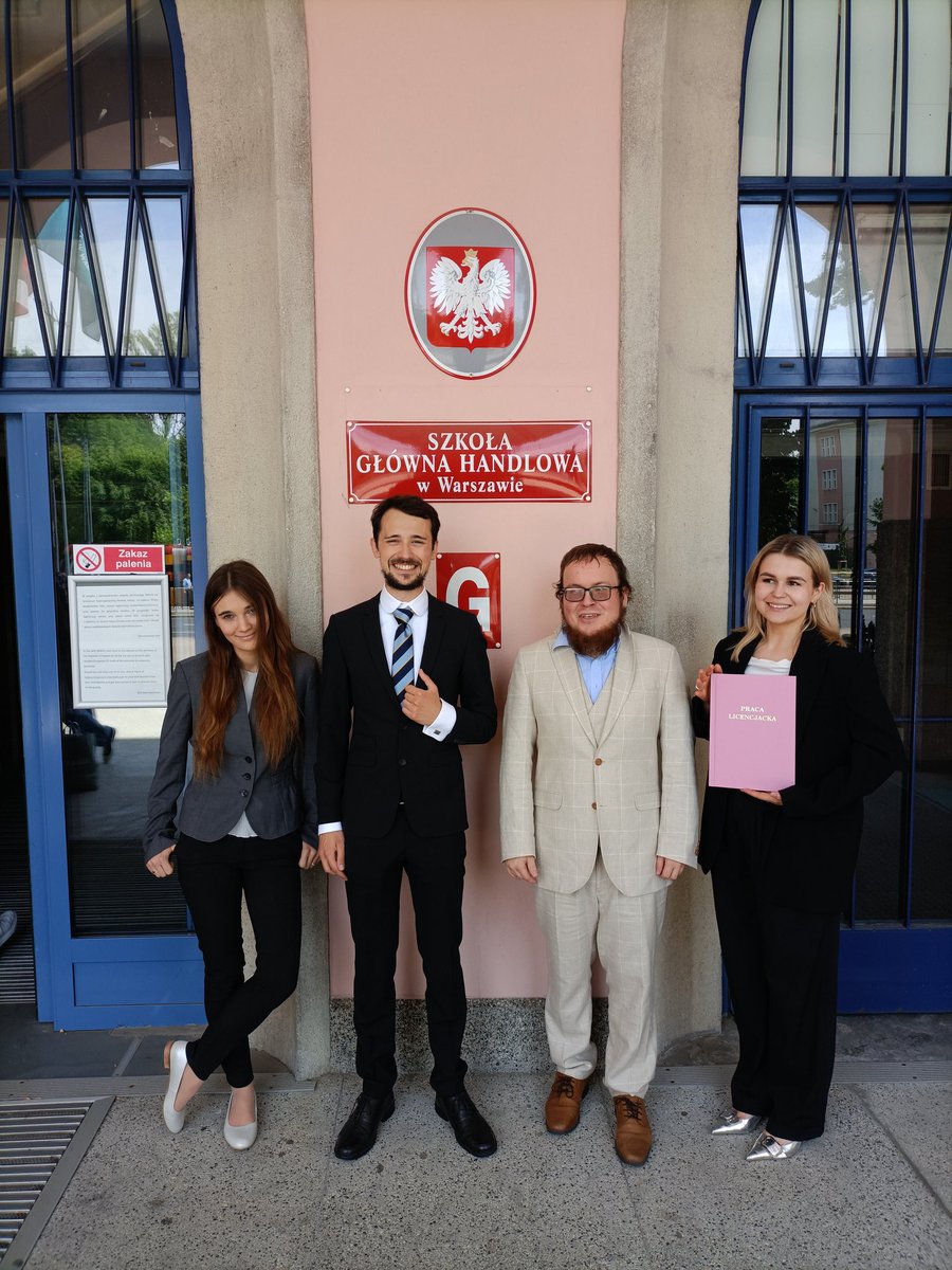 Rano FB przypomniał mi, że dokładnie siedem lat temu obroniłem licencjat. W południe prace bronili moi seminarzyści. Z dużymi sukcesami :-).