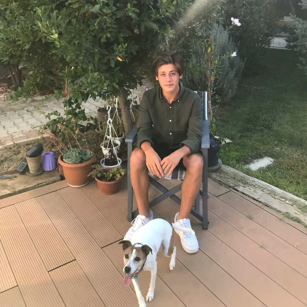 Arda Güler hanging out with his dog