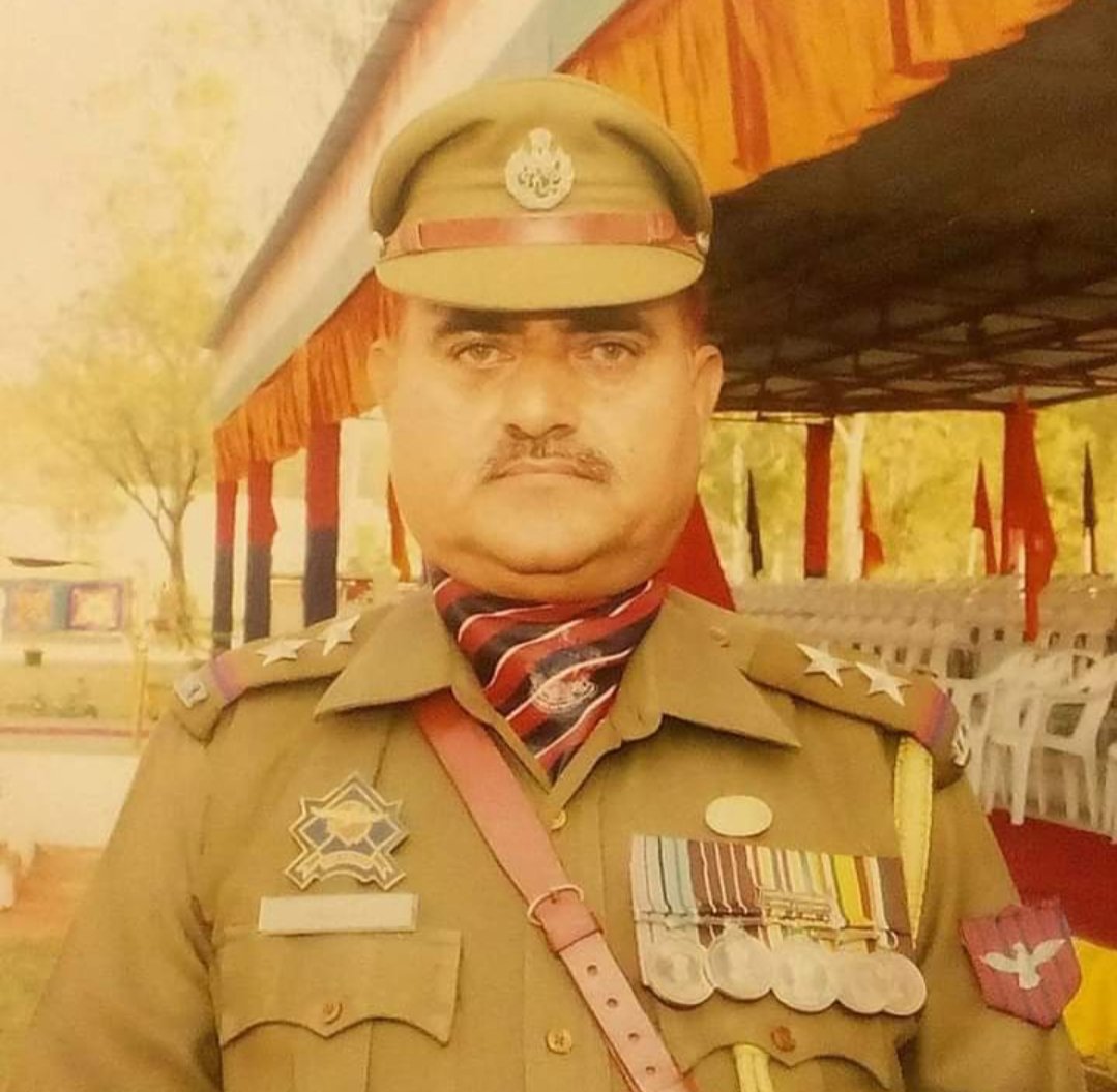 ajaz_saab's tweet photo. Expressed grief and sorrow over the demise of Des Raj, prayed for the eternal peace of the departed soul and courage to the bereaved family members. https://t.co/sovUKlh3yx