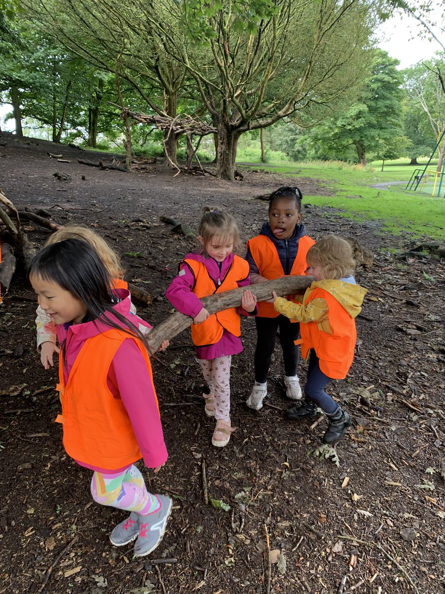 elonreevemus450's tweet photo. These girls could surely give #beargrylls a run for his money ๐ #denbuilding #makingaden #haighhall #lifeskills #preschooltrip https://t.co/obVHaKfbx1