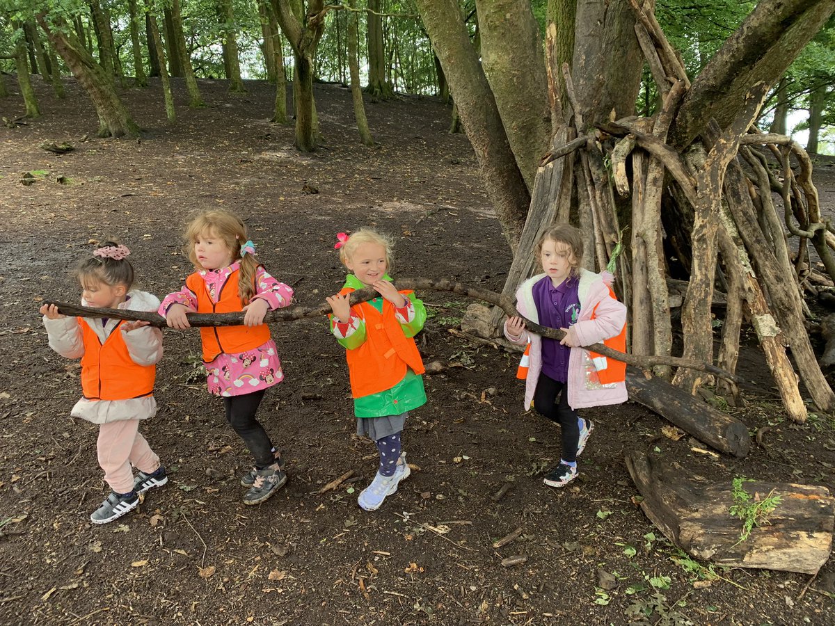 elonreevemus450's tweet photo. These girls could surely give #beargrylls a run for his money ๐ #denbuilding #makingaden #haighhall #lifeskills #preschooltrip https://t.co/obVHaKfbx1