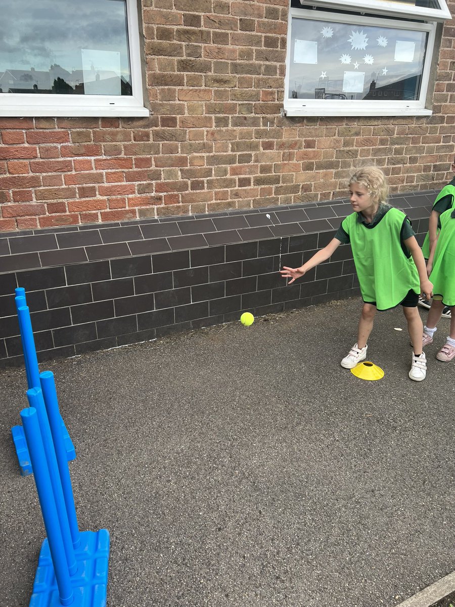 WansbeckSport's tweet photo. A huge well done to our Year 1s and FS2s this morning! The kids took part in an activity morning set up by our Year 5 students who showed brilliant leadership skills in each activity. Well done to all the children taking part! ⚽️⛳️🤾🏼🏏 https://t.co/sjzeEeiQi6