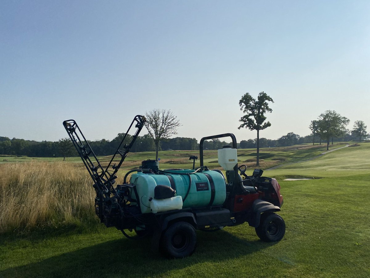 Getting ahead of the heat wave priming banks!! #MGC1893 #SummerHeat #WettingAgent #TurfLife 🏌️‍♂️ 🇺🇸🔥⛳️