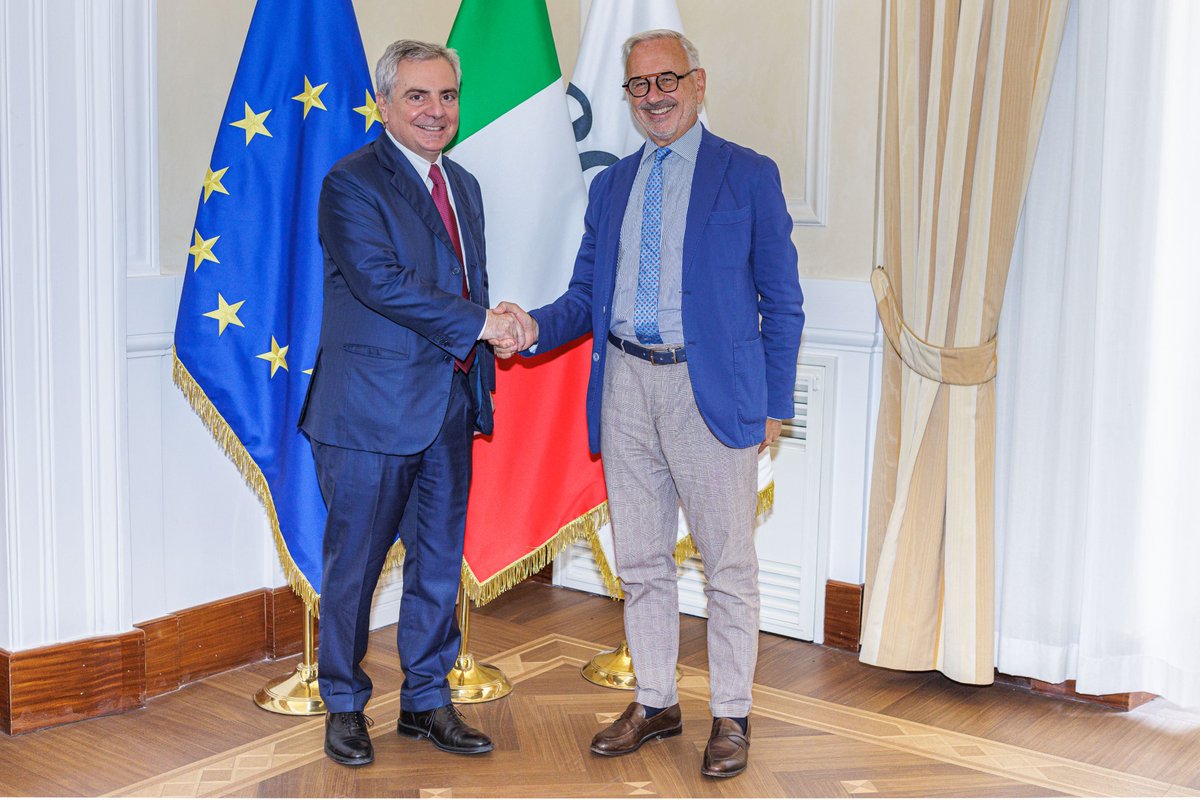 GruppoCDP's tweet photo. L'AD Dario #Scannapieco e il Presidente dell'Associazione Nazionale Finanziarie Regionali Italiane, Michele #Vietti, hanno siglato il nuovo protocollo CDP-#ANFIR per favorire la #crescita e la #competitività delle aziende 🇮🇹 (1/3)
➡️ https://t.co/pstzX9OIJZ https://t.co/Zv5hjeIT0b