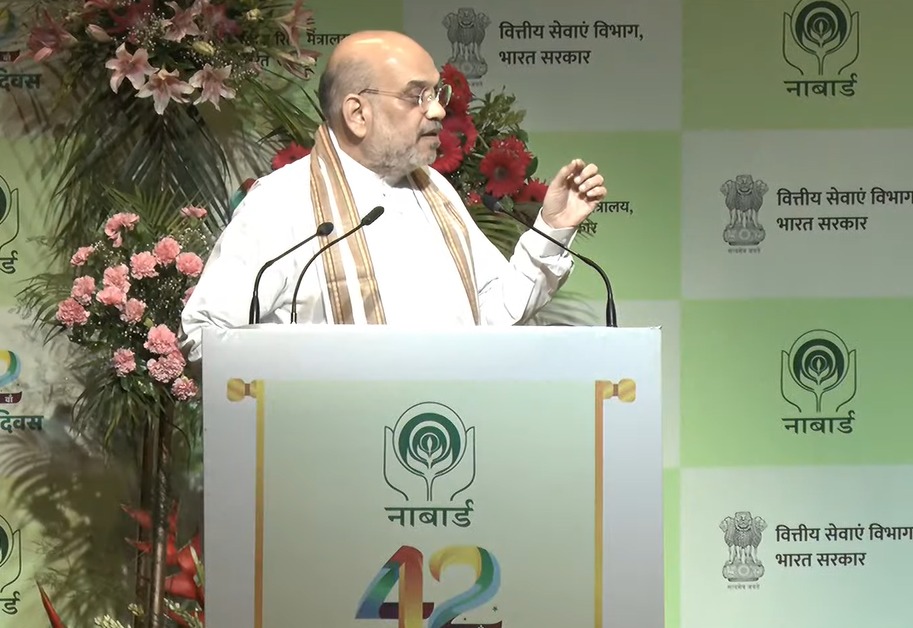 AmitShahOffice's tweet photo. नाबार्ड से जुड़�� सभी लोगों को 42वें स्थापना दिवस की शुभकामनाएं। स्थापना दिवस किसी भी संस्था को अपनी उपलब्धियों पर आनंदित होने व आने वाले वर्ष में अपने लक्ष्यों व संकल्पों को तय करने का दिन होता है।

जिस देश में 65% से अधिक ग्रामीण जनसंख्या हो उस देश की कल्पना नाबार्ड जैसी संस्था के बिना की ही नहीं जा सकती है: श्री @AmitShah