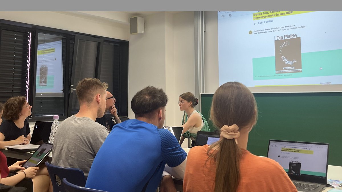 HISTOdigitaLE (@histodigitale) on Twitter photo #Wow Semester #2: 30 Studierende haben im Team gemeinsam mit Archiv Bürgerbewegung Leipzig neun digitale Lernmodule #H5P #Transformationszeit #Leipzig entwickelt. O-Ton ABL: "Krass, so eine Qualität!" I Jahresende geht´s online <a href="/lernendigital/">Institut für digitales Lernen</a> #Staytuned #Allerallerbestestudis #Wow Semester #2: 30 Studierende haben im Team gemeinsam mit Archiv Bürgerbewegung Leipzig neun digitale Lernmodule #H5P #Transformationszeit #Leipzig entwickelt. O-Ton ABL: "Krass, so eine Qualität!" I Jahresende geht´s online <a href="/lernendigital/">Institut für digitales Lernen</a> #Staytuned #Allerallerbestestudis