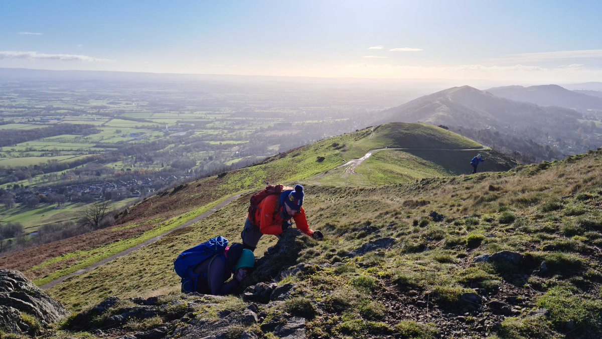 We wish everyone at @goldschmidt2023 a fab time!

Tomorrow, our <a href="/SophieMiocevich/">Sophie Miocevich</a> will talk about her work on the mysterious Midlands Microcraton🏔️🔬

The ancient chunk of rock beneath central England is revealing processes happening deep below mountain ranges like the Himalayas.