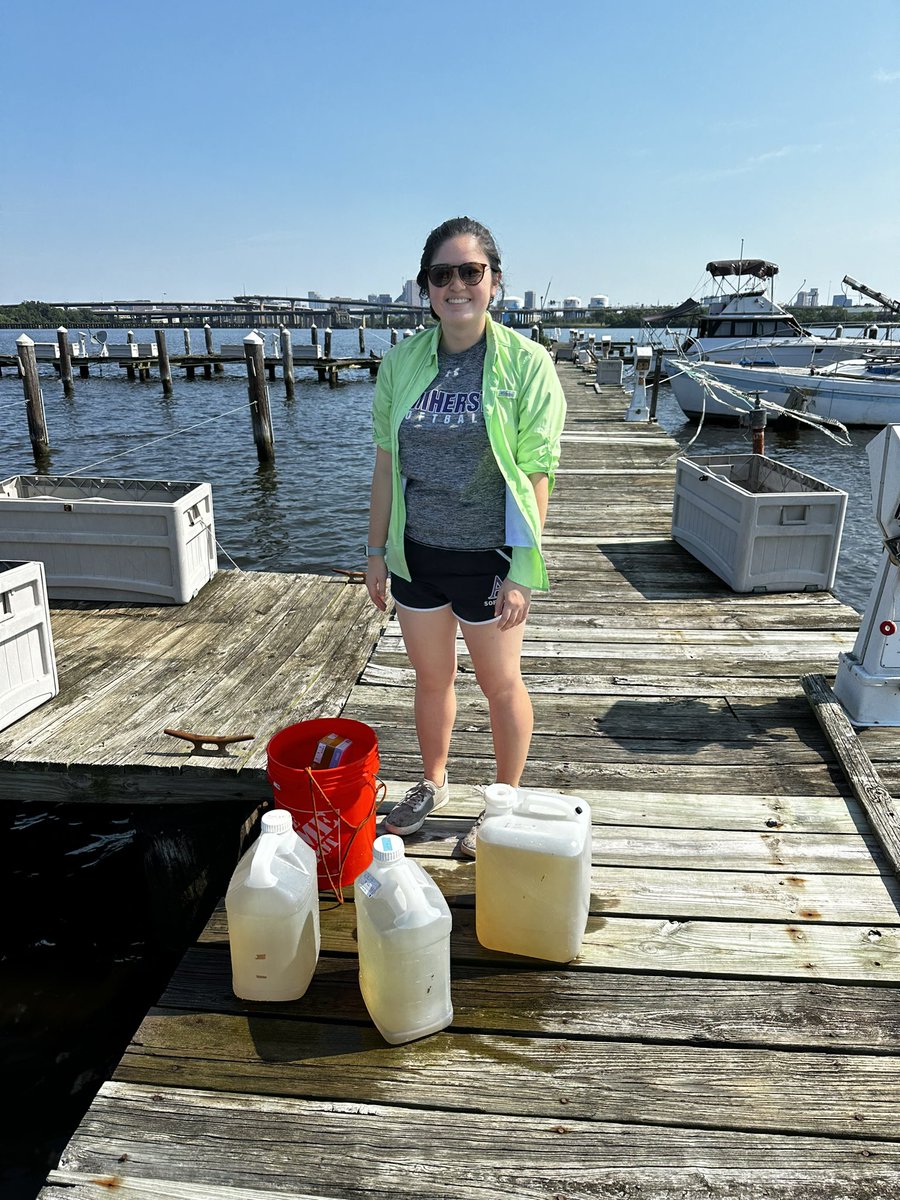 allysonkido's tweet photo. Fun start to the day collecting an #AlgaeBloom with @buenoss_diazz! https://t.co/7RbsqYb6fm