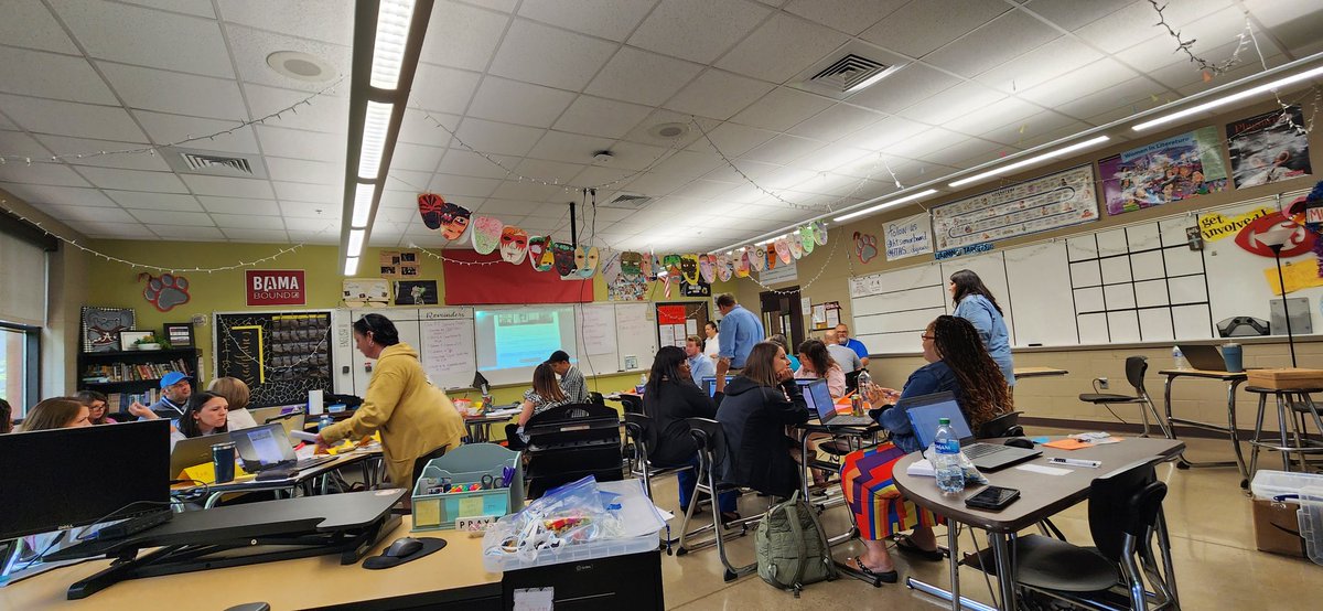 amandacdykes's tweet photo. 2 years ago a group of teachers rewrote our information technology career tech course of study. Today I got to see teachers start training to teach one of the new CS courses. #cs4alabama https://t.co/JS5oTxlZMs
